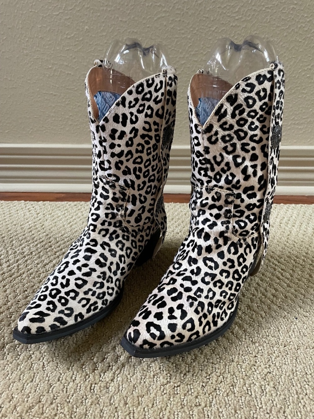 Sexy Dingo “Snow Leppard” Hair-on-Hide Cowboy Boots (8)